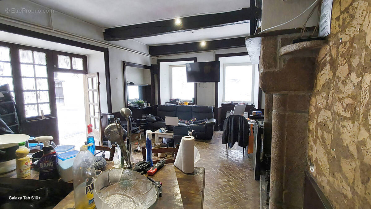 Maison à MAGNAC-BOURG