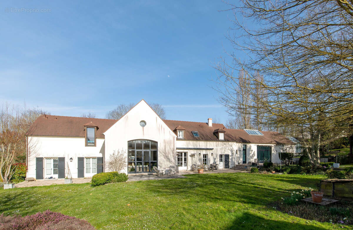 Maison à MORAINVILLIERS