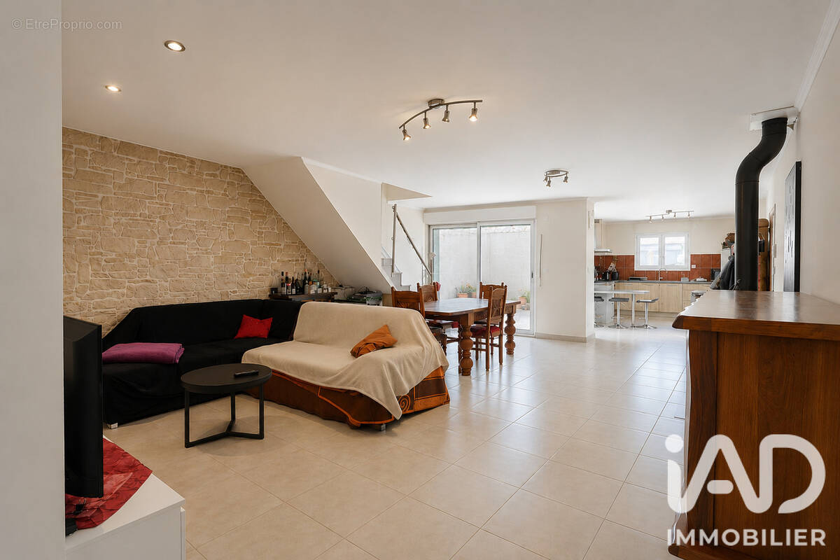 Photo 1 - Maison à SAINT-MACAIRE-EN-MAUGES