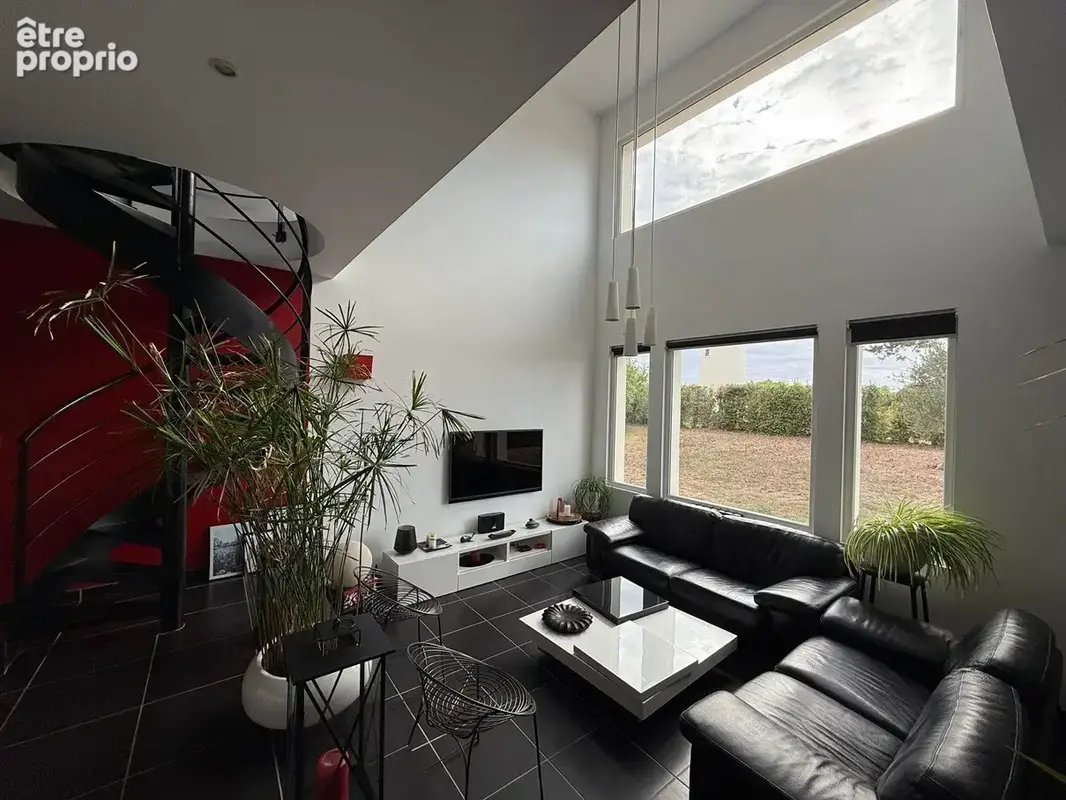 Maison 6 pièces 190 m² à vendre à Issoudun (36100) - photo 2