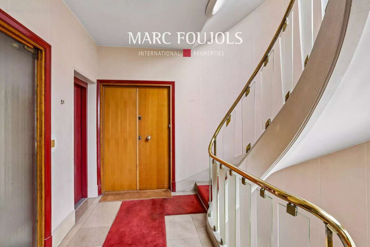 Paris XVI TROCADERO Vues monuments - Appartement 3 pièces avec balcon - photo 13