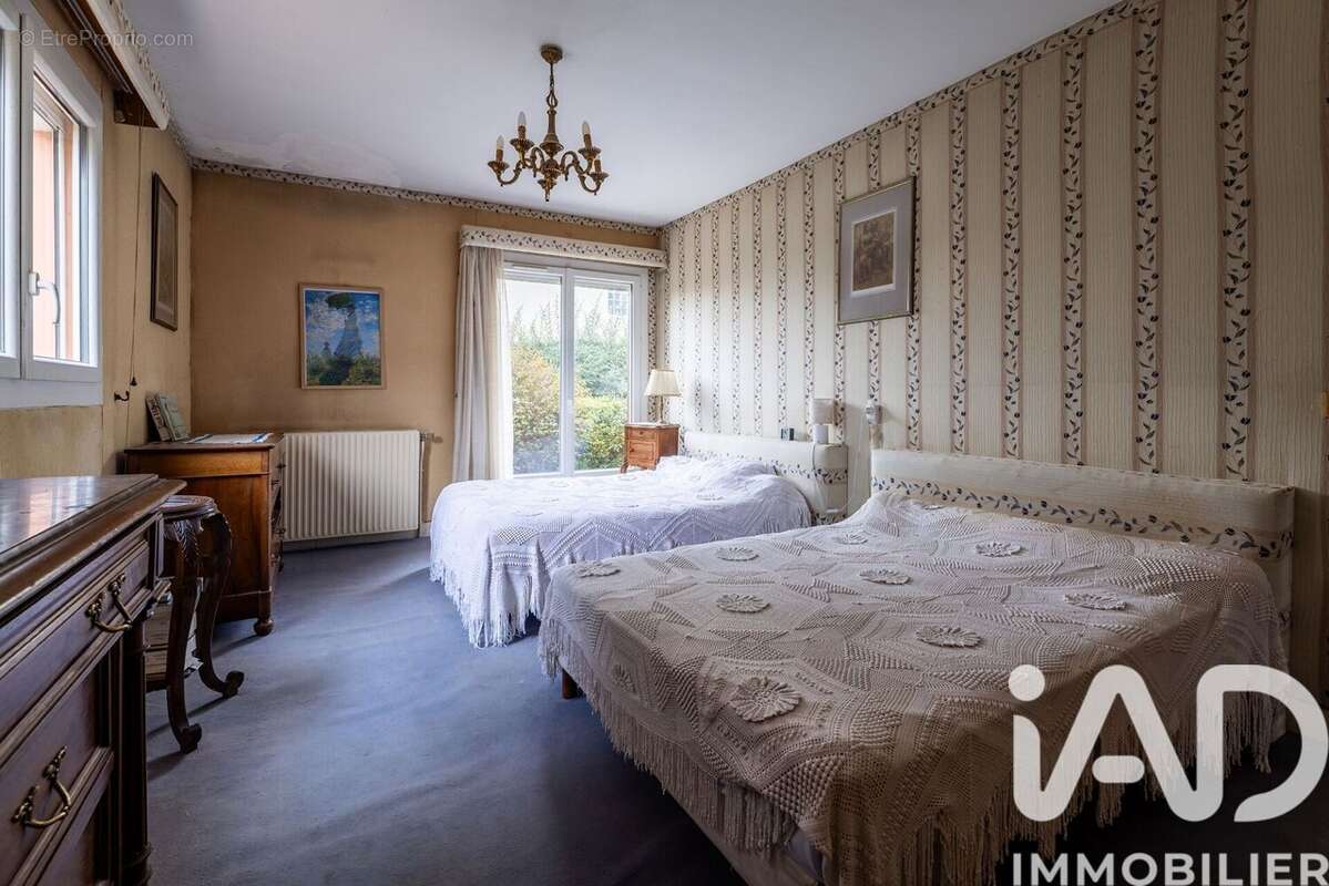 Maison 258 m² à Osny  - photo 8