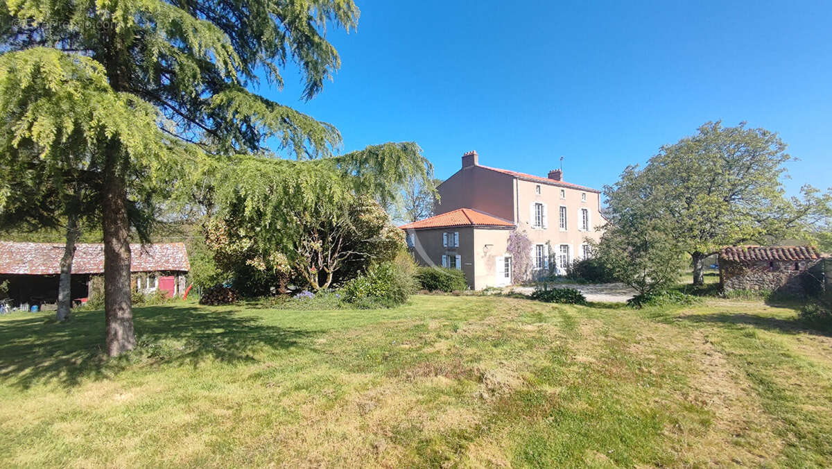 Maison à LE POIRE-SUR-VIE