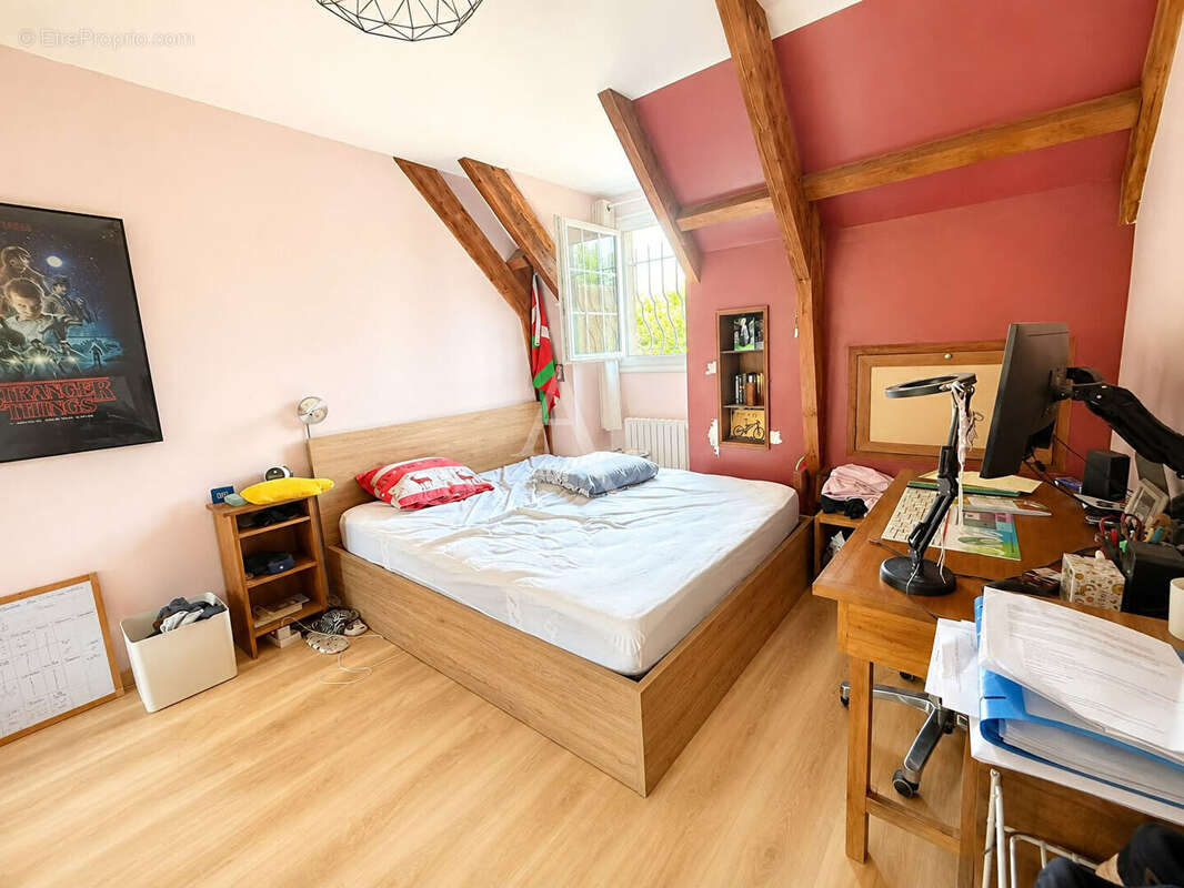 Maison sur la commune de Germiny l'Êveque - 260 m2 - 5 chambres -  jardin de 3133 m² - piscine. - photo 6