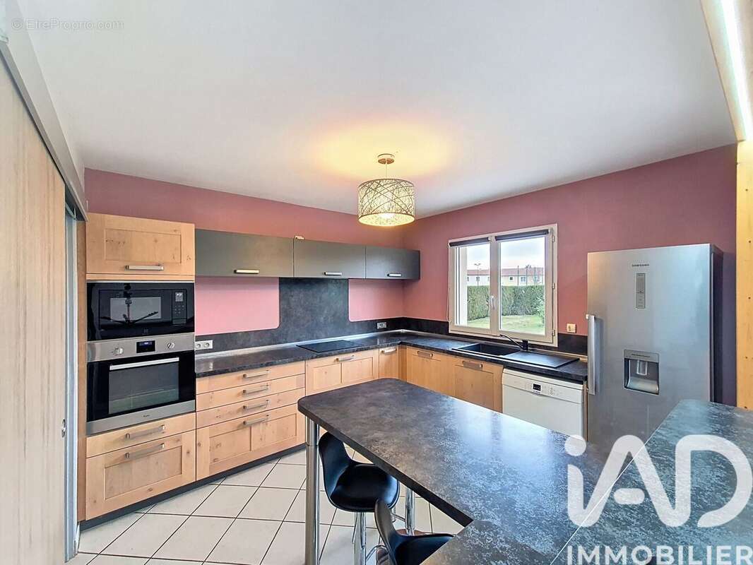 Maison 139 m² à Chaspuzac  - photo 2