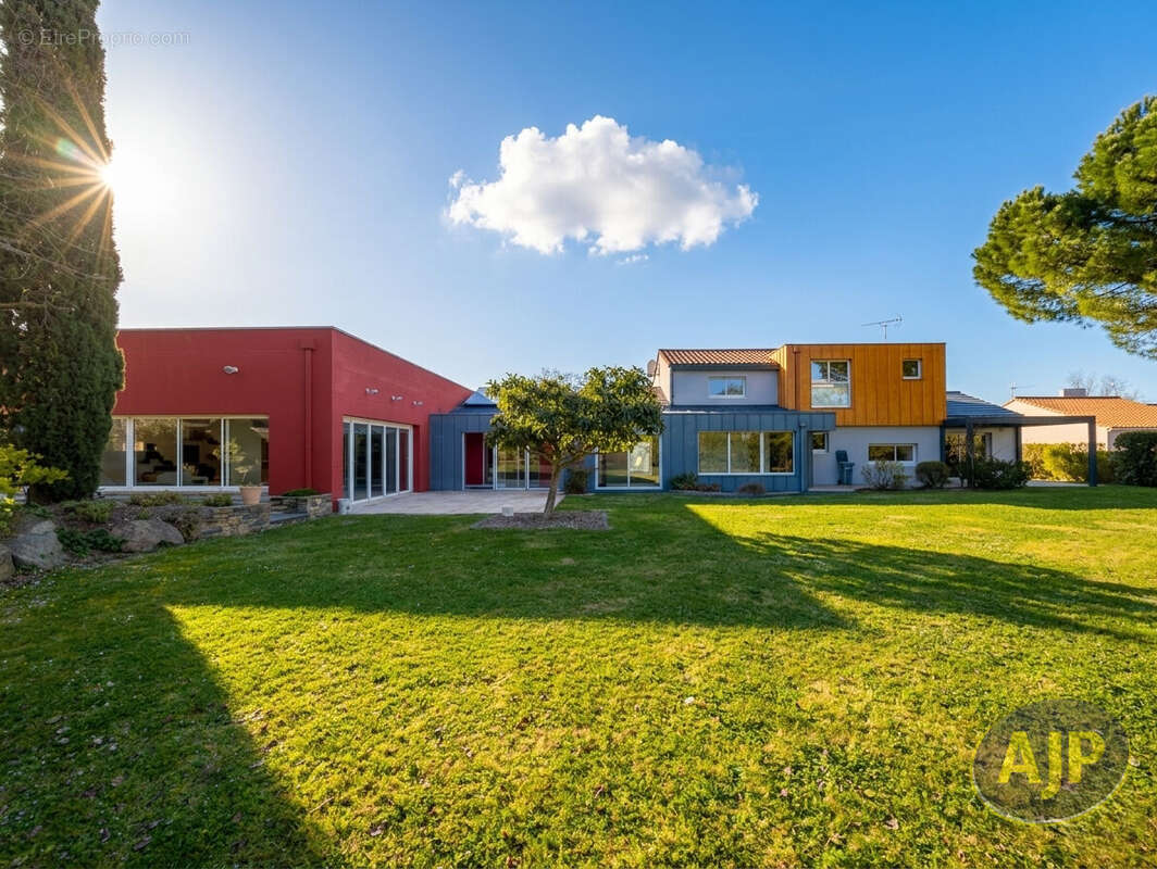 LEGÉ- Villa avec piscine intérieure ! - photo 18