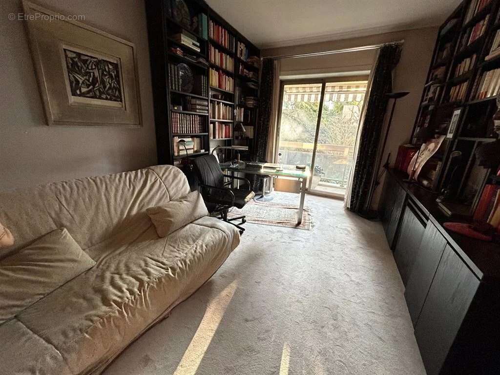 Appartement à NEUILLY-SUR-SEINE