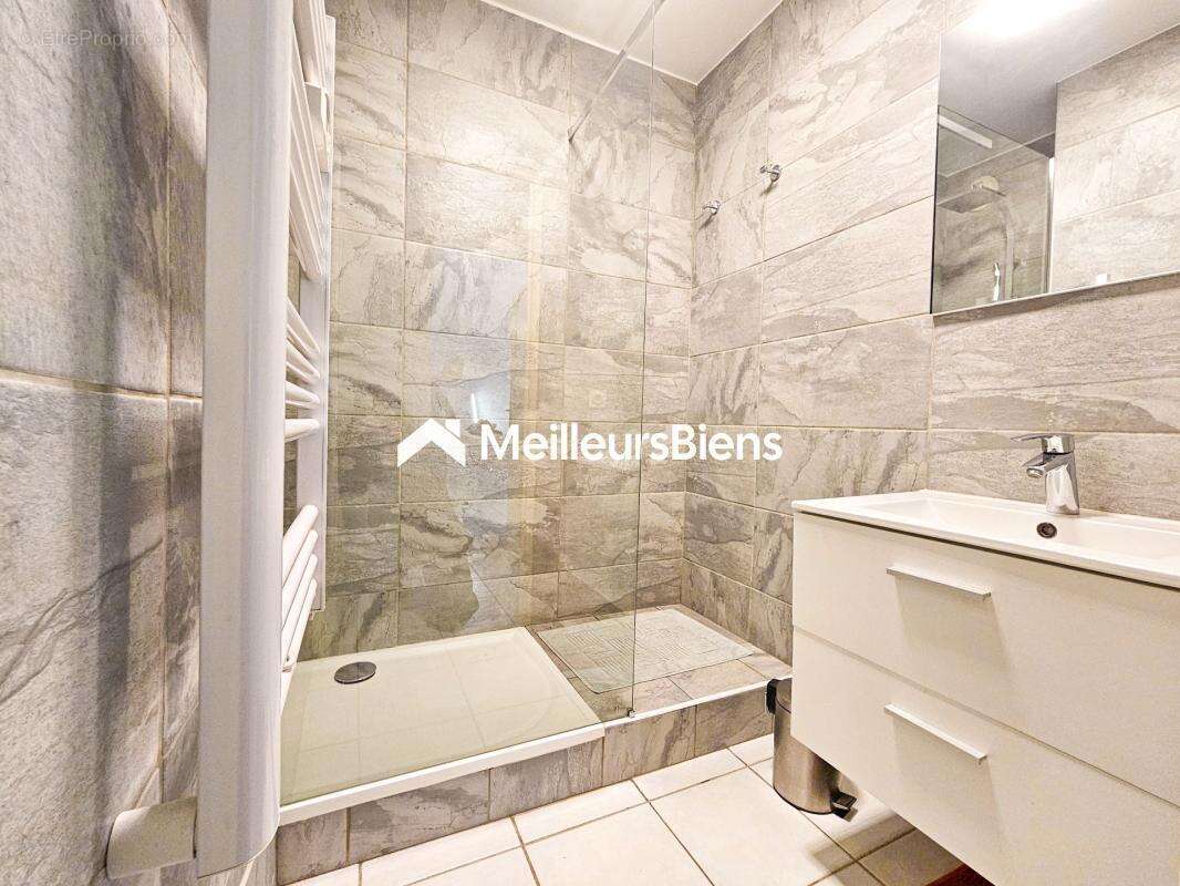 Appartement à MARSEILLE-8E
