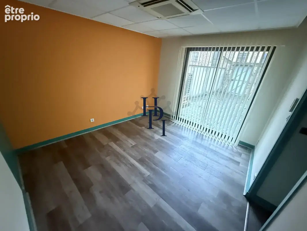 Vente local professionnel ou appartement en rez-de-chaussée Saint Affrique centre-ville - photo 5