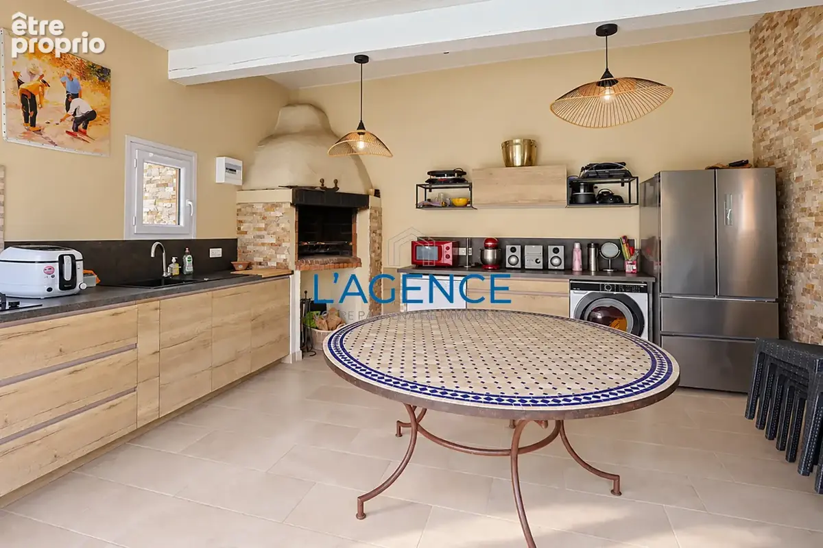 Villa de 171 m2 avec piscine et jardin arboré de 5202 m2 au calme - photo 5