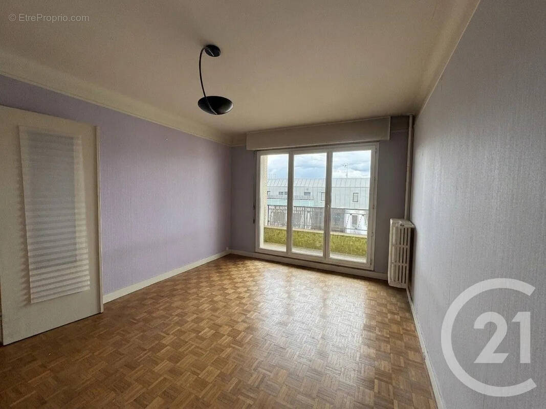Appartement à SAINT-MAUR-DES-FOSSES