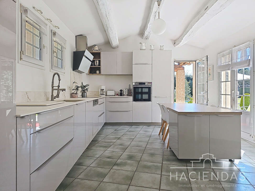 Maison à MEYRARGUES