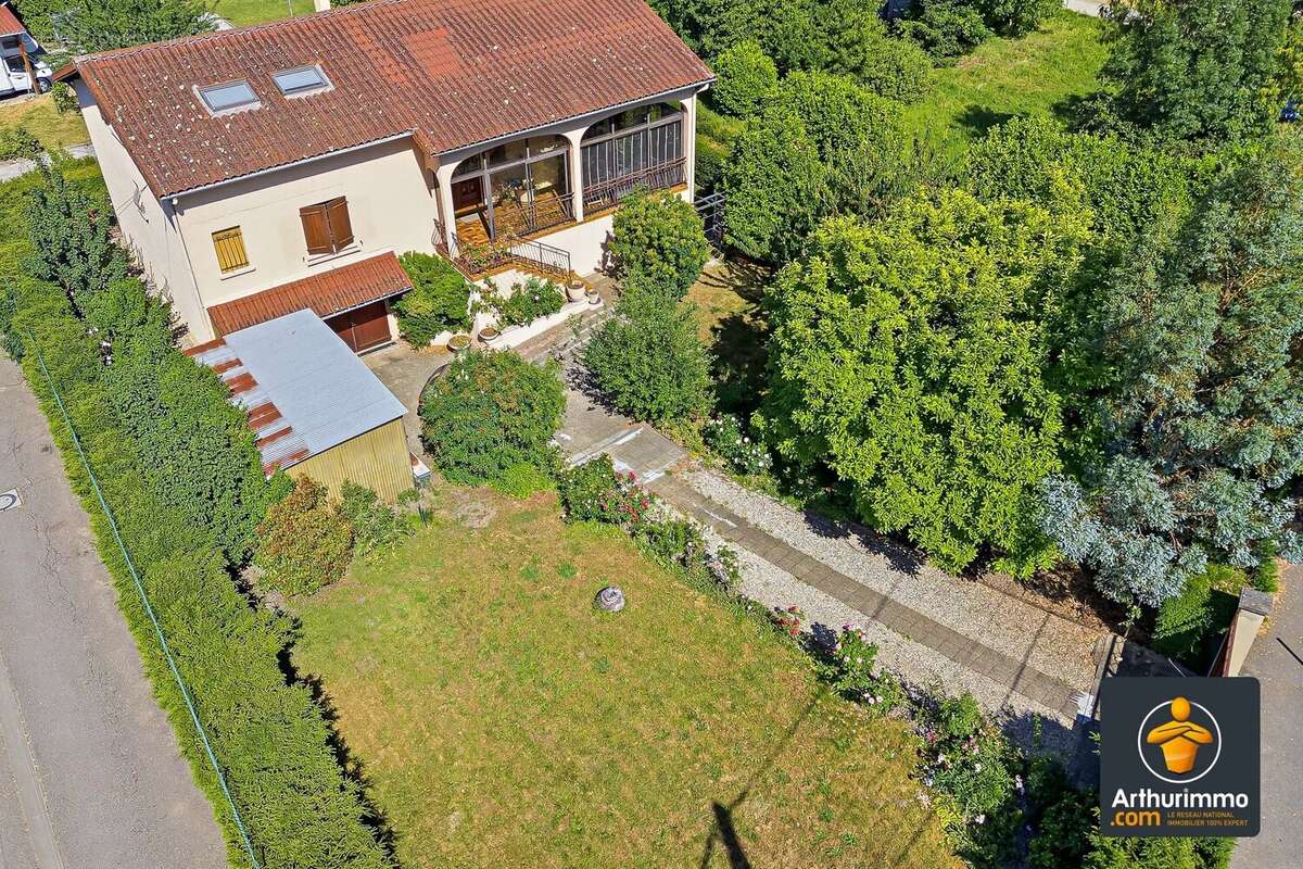 Brignais centre – Maison familiale 6 pièces de 193 m² habitables sur terrain clos de 1 000 m² - photo 2