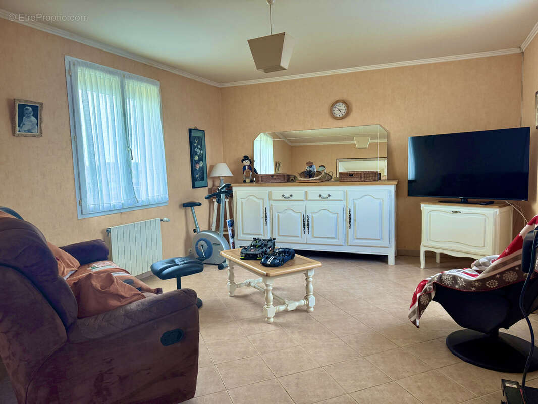 Maison à SAINT-COSME-EN-VAIRAIS