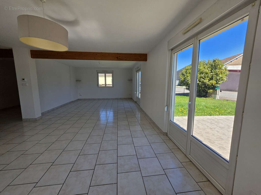 Maison 4 Chambres 133m2 LURE sur 5 ares 29 centiares de terrain - photo 2