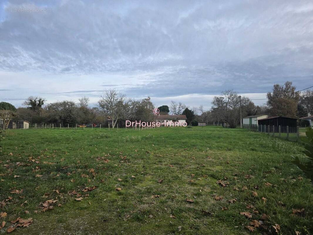 Terrain à LERM-ET-MUSSET