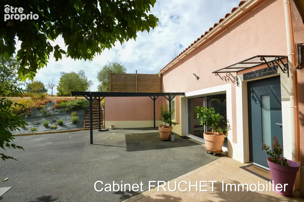 LA CAILLERE-SAINT-HILAIRE - Belle maison de caractère avec 3 chambres et bureau - photo 15