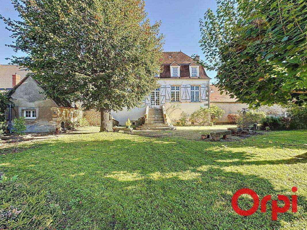 Maison à SAINT-AMAND-MONTROND