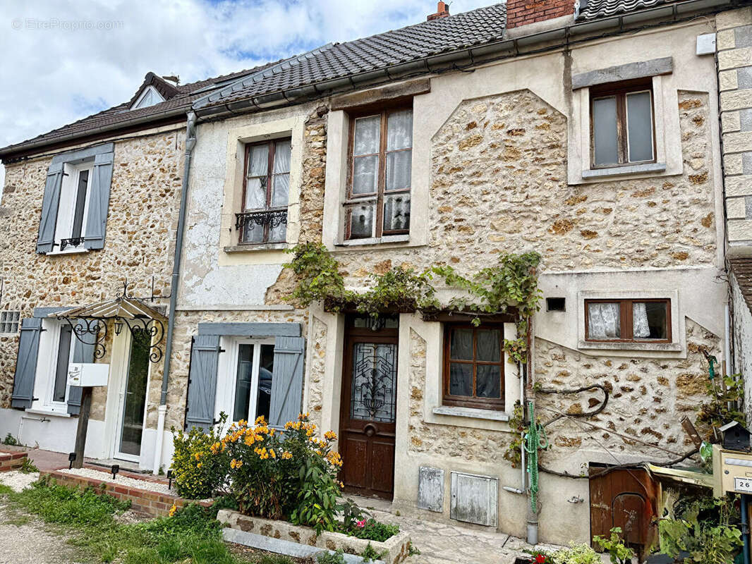 Maison à VERT-LE-PETIT