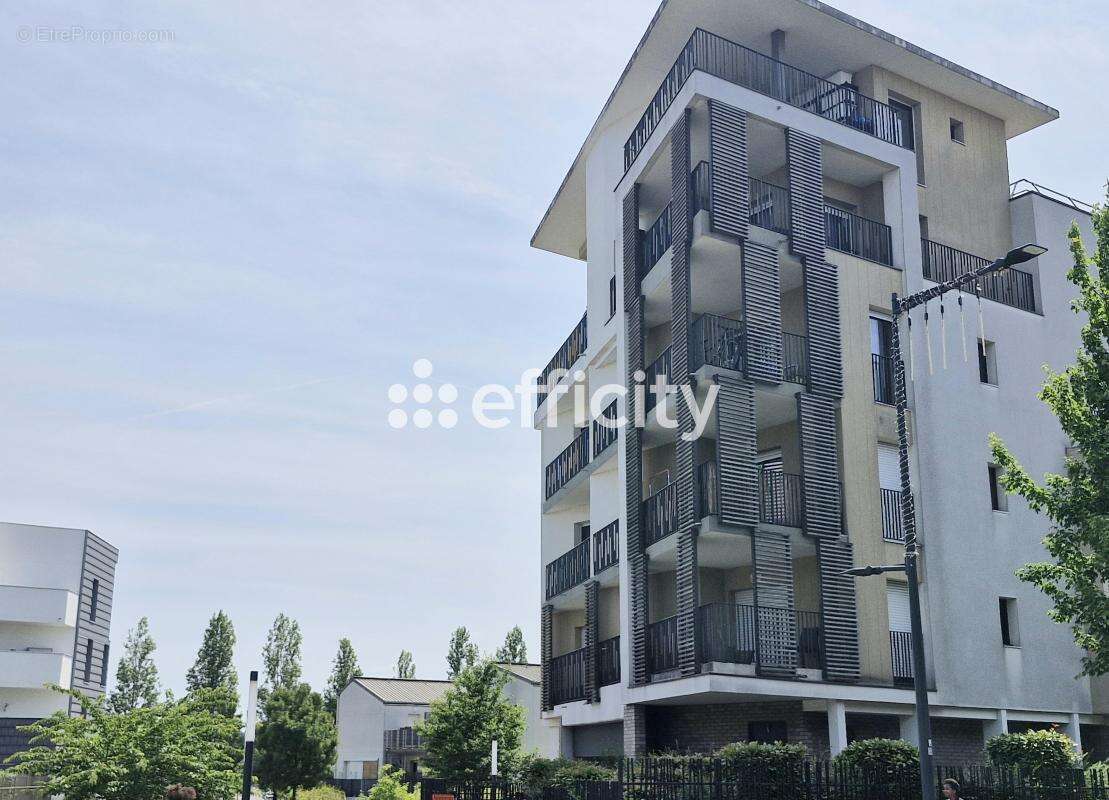 Parking à LES PAVILLONS-SOUS-BOIS