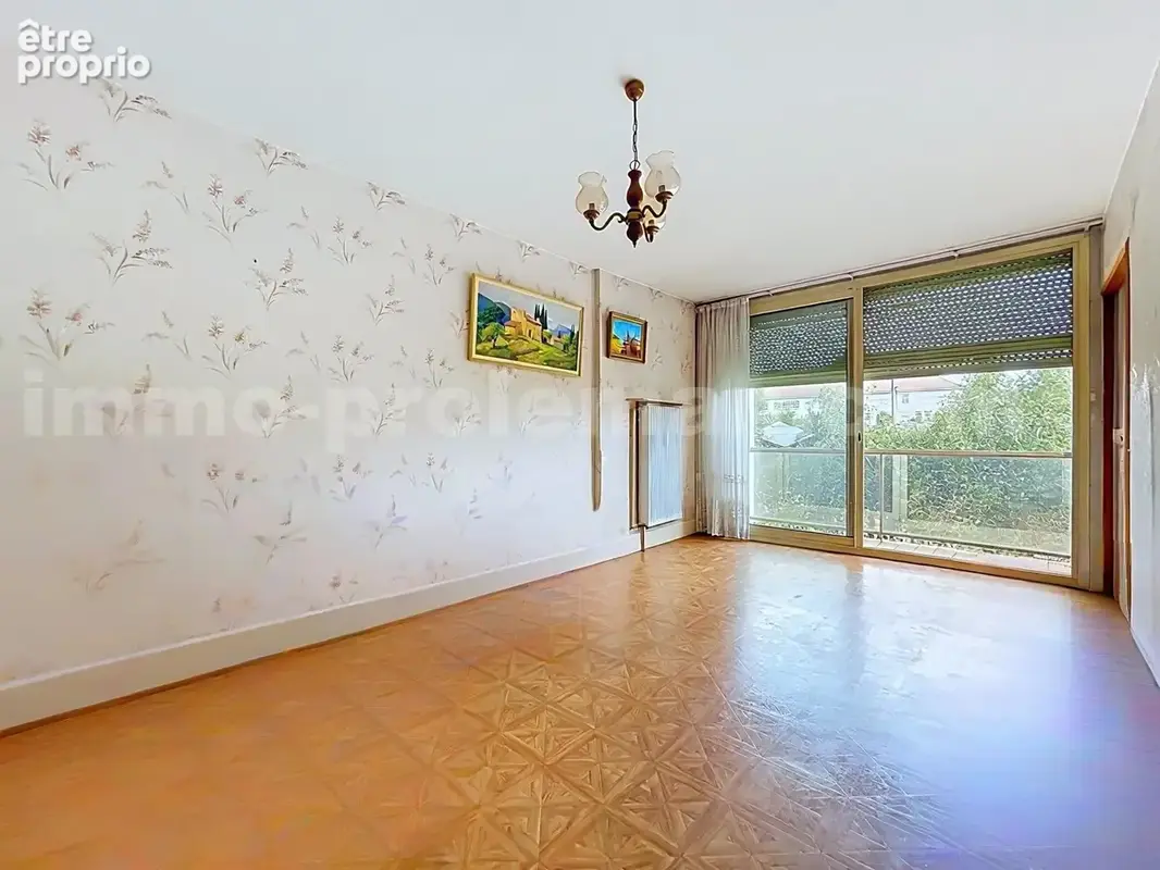 Appartement_T2_Annemasse_belle_superficie_prox_frontière_Suisse_tram_Ceva_direction_GENEVE_Frontaliers_Salon_Séjour_