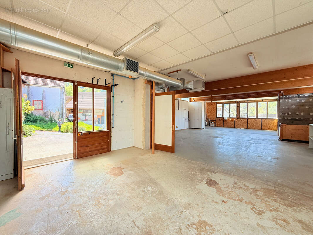 Local professionnel - 341m2 - Plusieurs accès - Possibilité transformation logements - photo 7