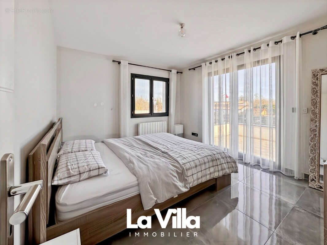 Maison à ENTRAIGUES-SUR-LA-SORGUE