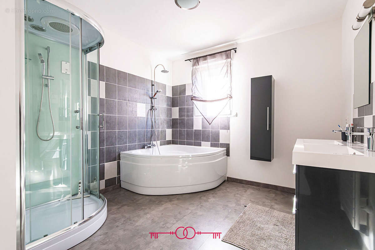 Maison à MAILLY-CHAMPAGNE