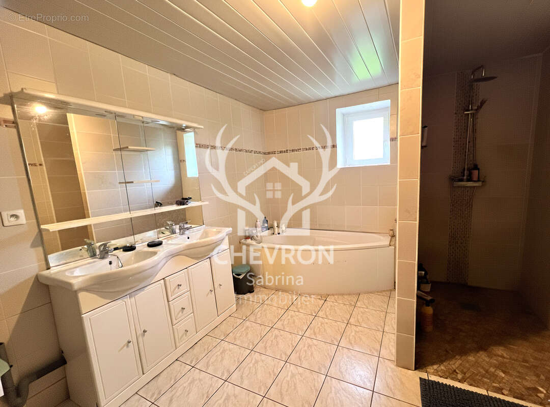 Maison à DOM-LE-MESNIL