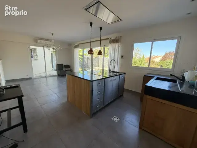 MAISON de plain pied 3 CHAMBRES sur plus D'UN HECTARE et triple garage - photo 3