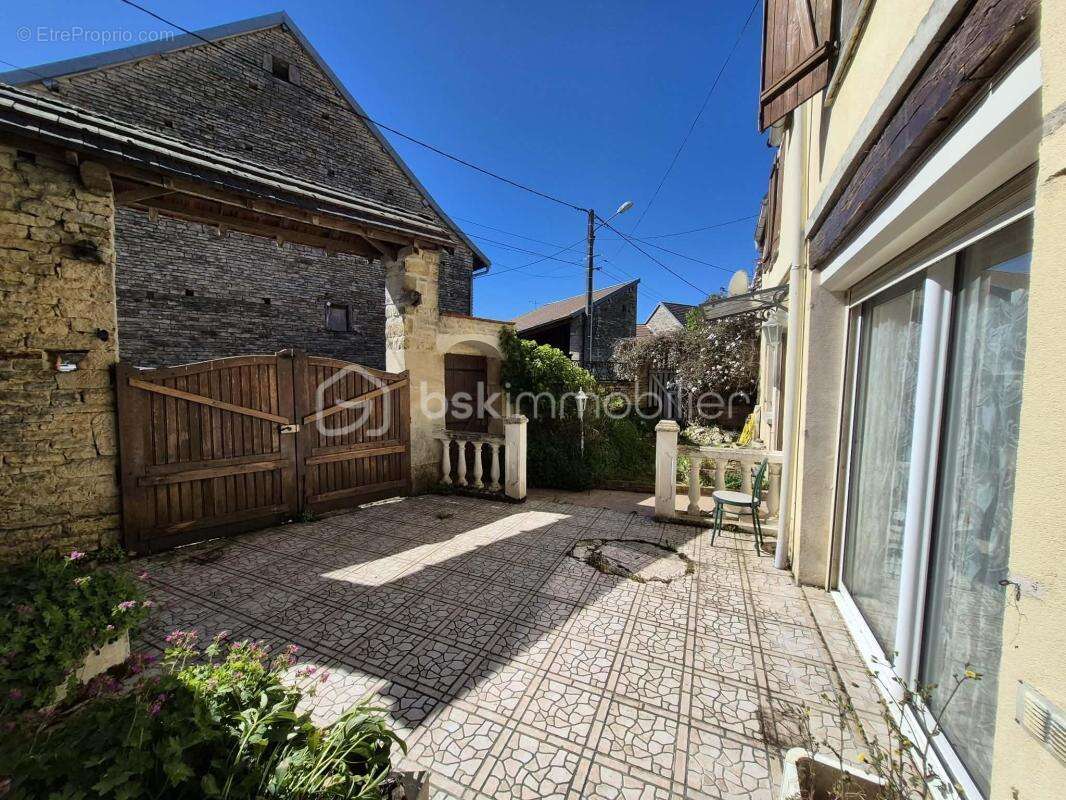 Maison à LATRECEY-ORMOY-SUR-AUBE