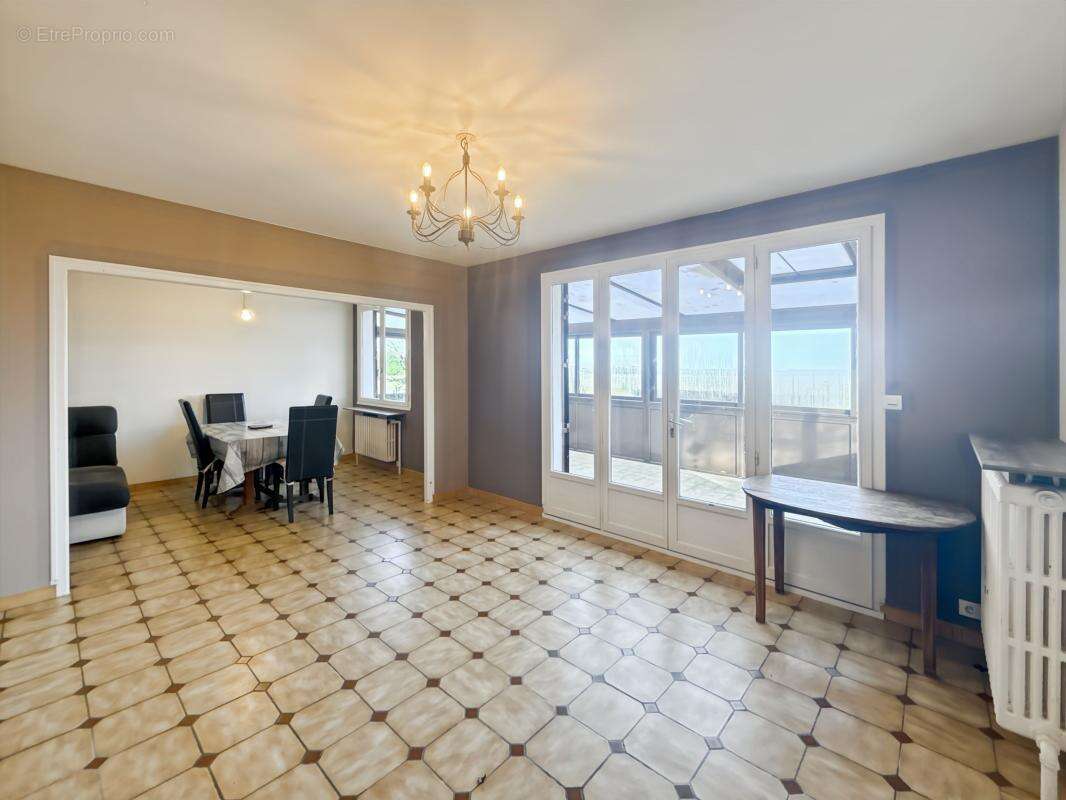 Maison à TILLAY-LE-PENEUX