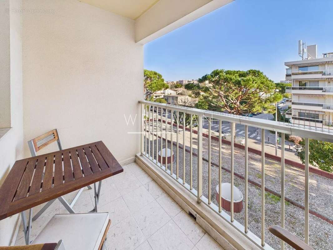 Appartement à SAINT-LAURENT-DU-VAR