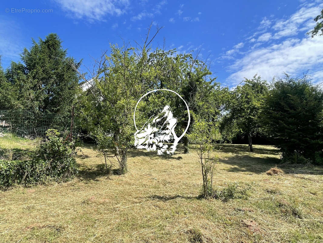 Terrain à LONGEVILLE-LES-SAINT-AVOLD