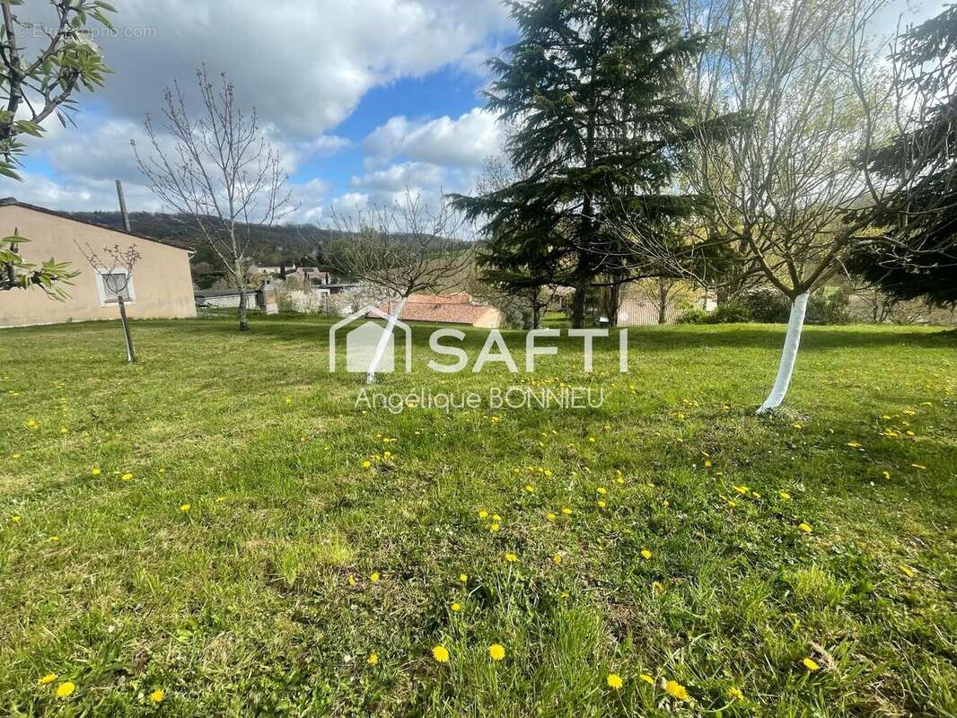 Photo 2 - Terrain à PONT-DU-CASSE