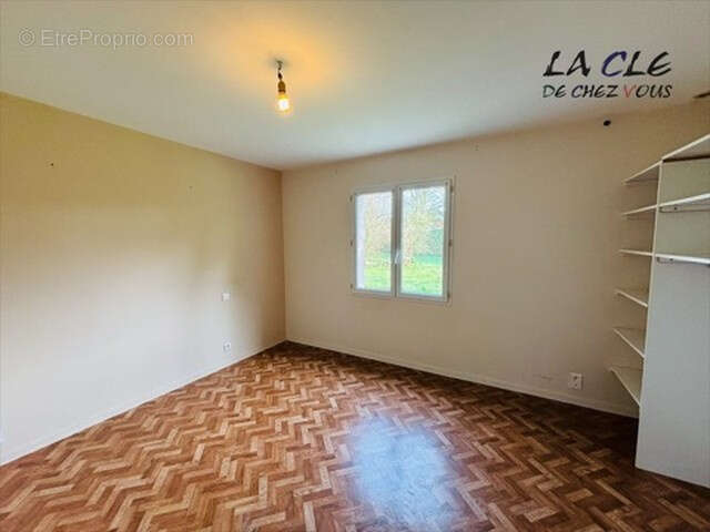 Maison à SAINT-MARTIN-DE-FRAIGNEAU