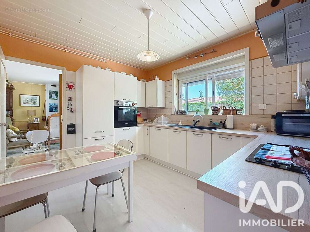 Maison 126 m² à Bussac-Foret  - photo 8