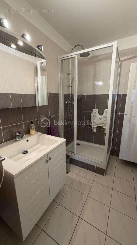 A SAISIR ABSOLUMENT !!!! Appartement spacieux plein de potentiel au cœur de la ville !!!!! - photo 10