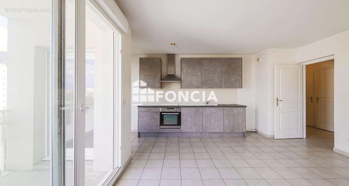 Appartement à SAINT-MARTIN-D'HERES