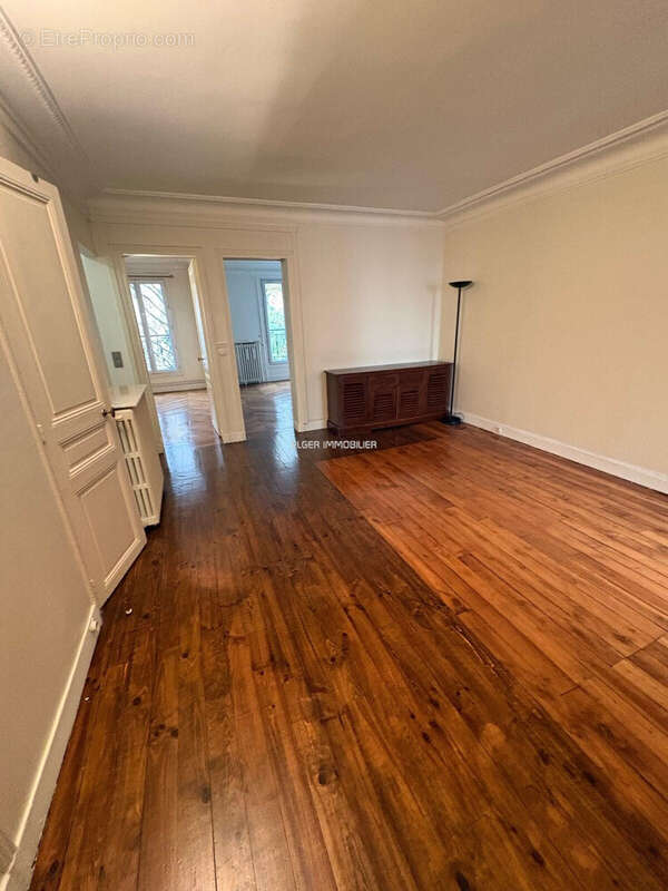 Appartement à PARIS-16E