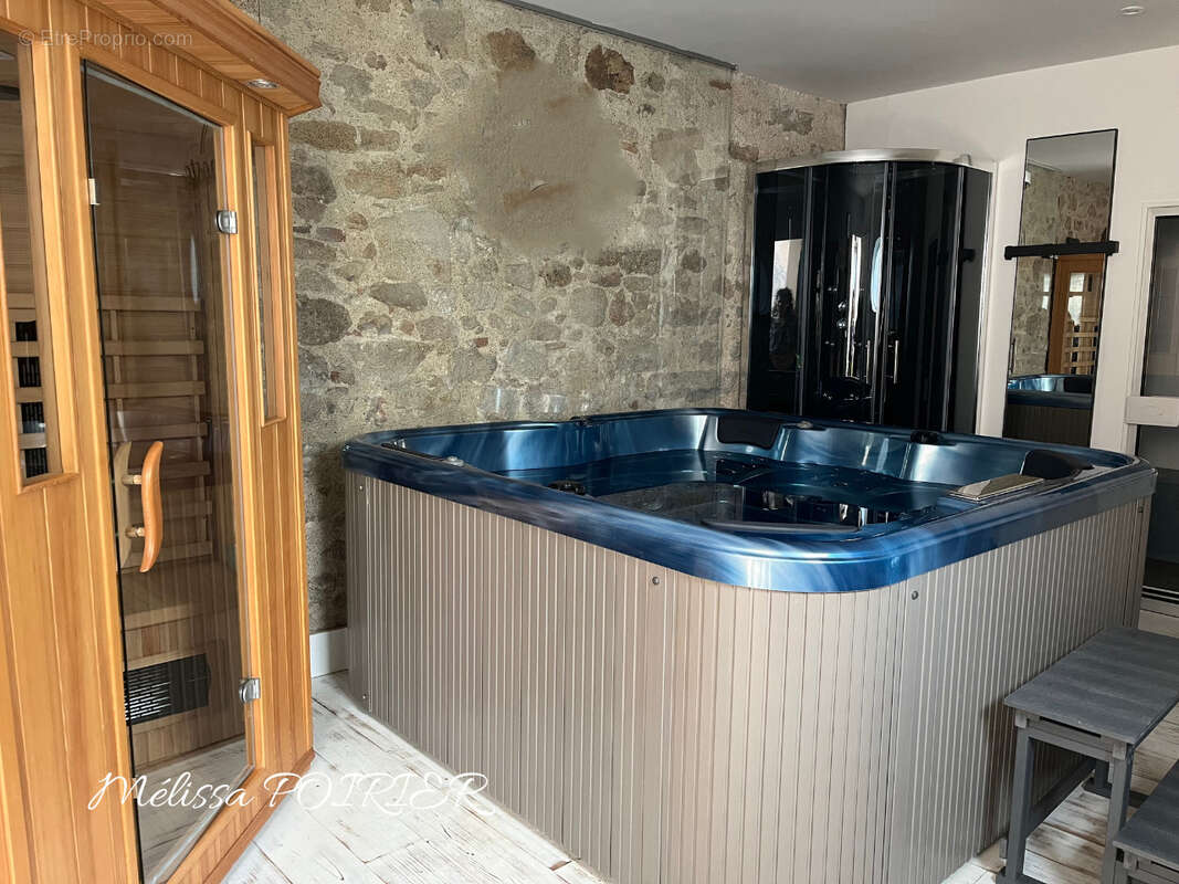 Maison à MORTAGNE-SUR-SEVRE