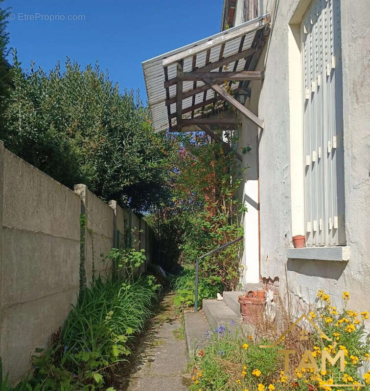 Maison à FONTENAY-LE-FLEURY