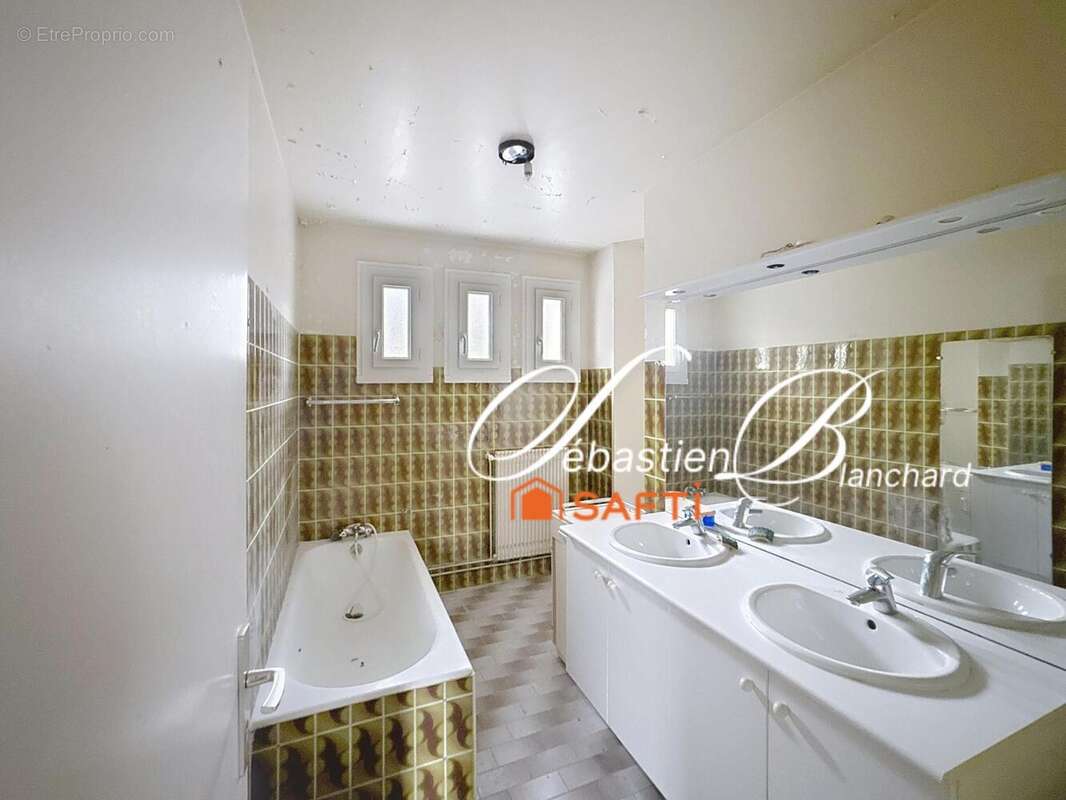 Maison 226 m² à Chanay  - photo 5