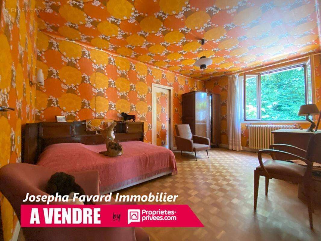 TREIGNAC centre ? 4 chambres + atelier 180 m² ? 326 m² utilisables ? Usage mixte - photo 9