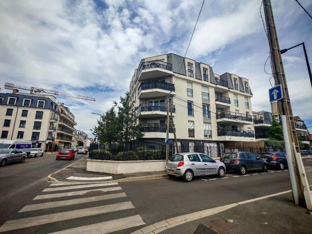 Appartement à SARTROUVILLE