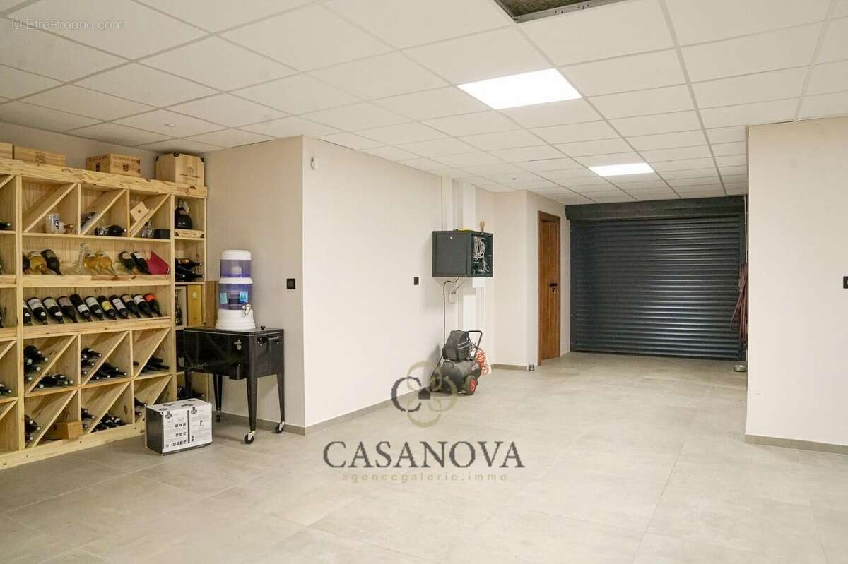 Villa contemporaine surplombant les étangs - photo 13