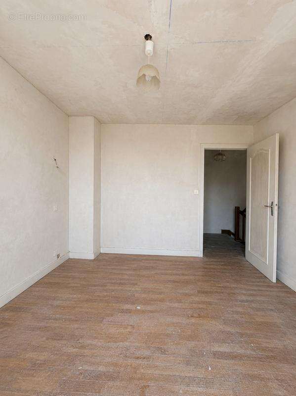 Maison 180 m² à Piegut-Pluviers  - photo 45