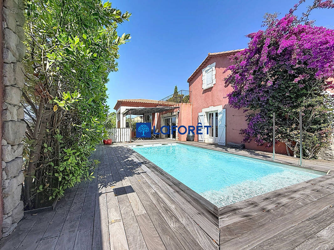 Maison à CARQUEIRANNE