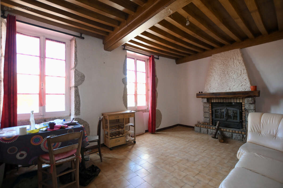 Commerce à QUARRE-LES-TOMBES