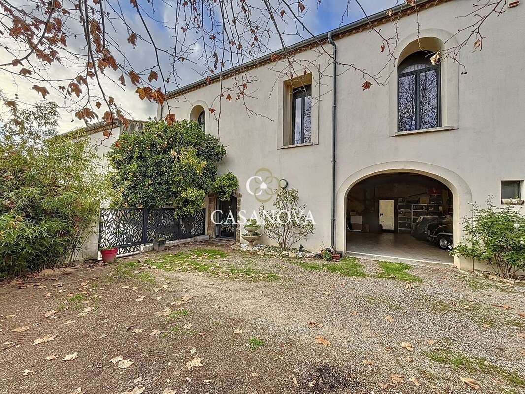 Maison de charme rénovée esprit loft avec piscine et volumes généreux  Pézenas - photo 2